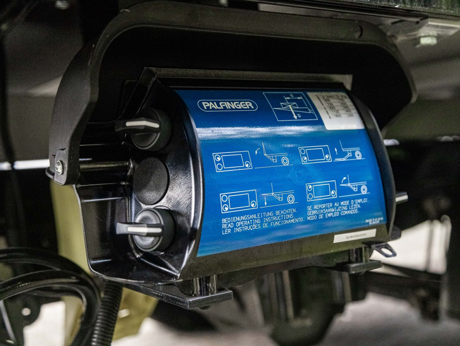 Volkswagen Crafter 35 Palfinger Koffer + Ladebordwand, Navi