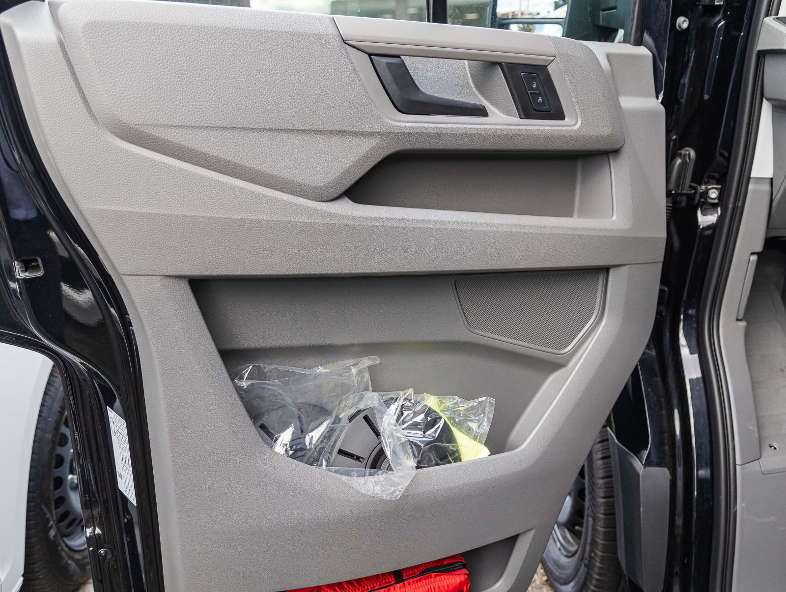 Volkswagen Crafter 35 Palfinger Koffer + Ladebordwand, Navi