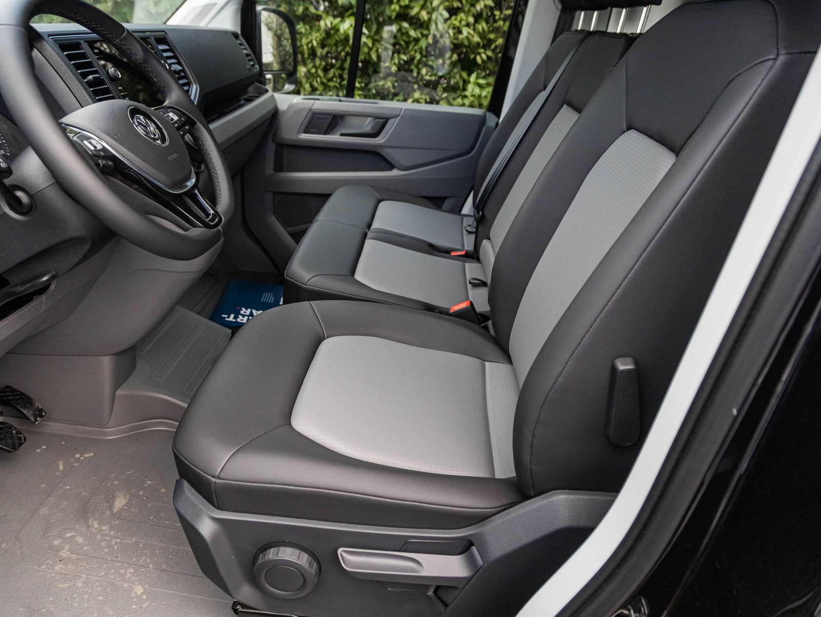 Volkswagen Crafter 35 Palfinger Koffer + Ladebordwand, Navi