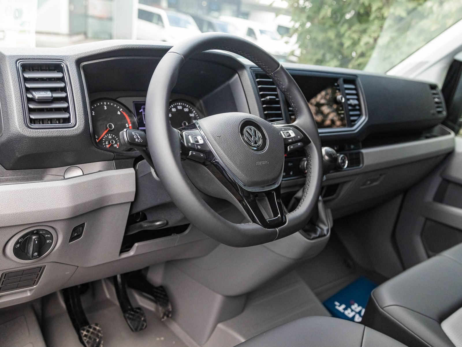 Volkswagen Crafter 35 Palfinger Koffer + Ladebordwand, Navi