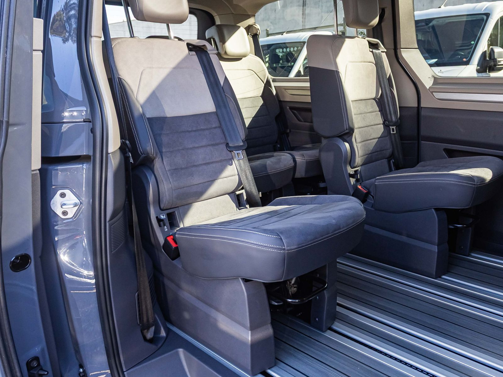 Volkswagen T7 Multivan 2.0 TDI Life Lang | Navi | DCC