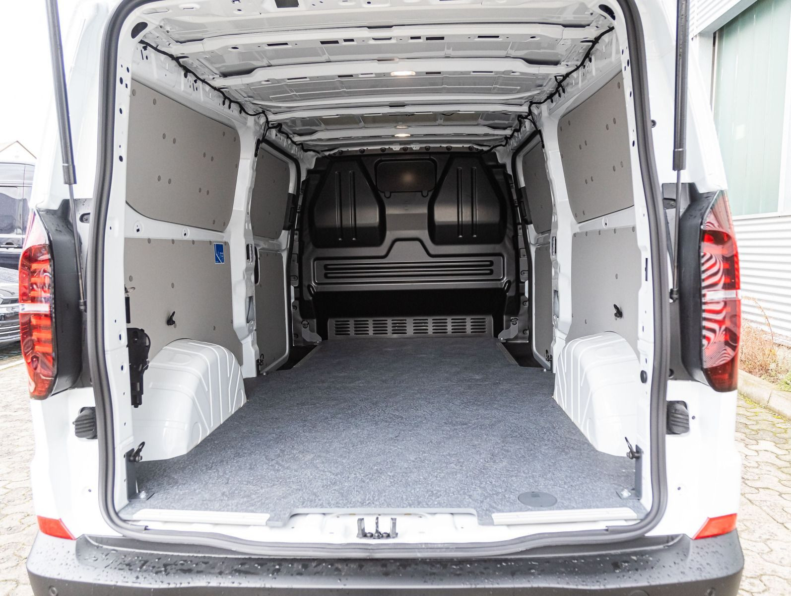 Volkswagen New Transporter Kasten 2.0TDI LR Navi CarPlay GRA AHK