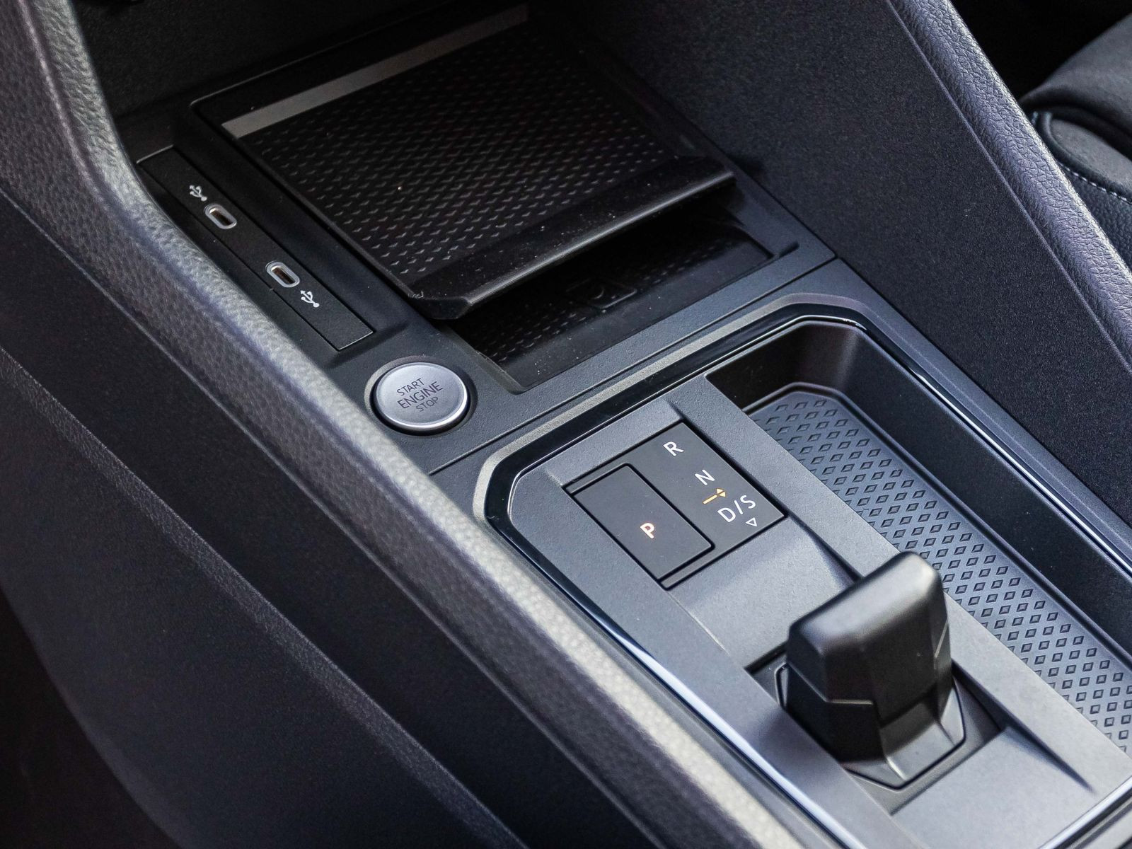 Volkswagen Caddy 2.0l TDI Life Maxi "Dark Label" 7-Sitzer