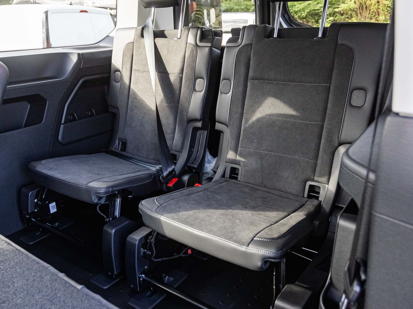 Volkswagen Caddy 2.0l TDI Life Maxi "Dark Label" 7-Sitzer