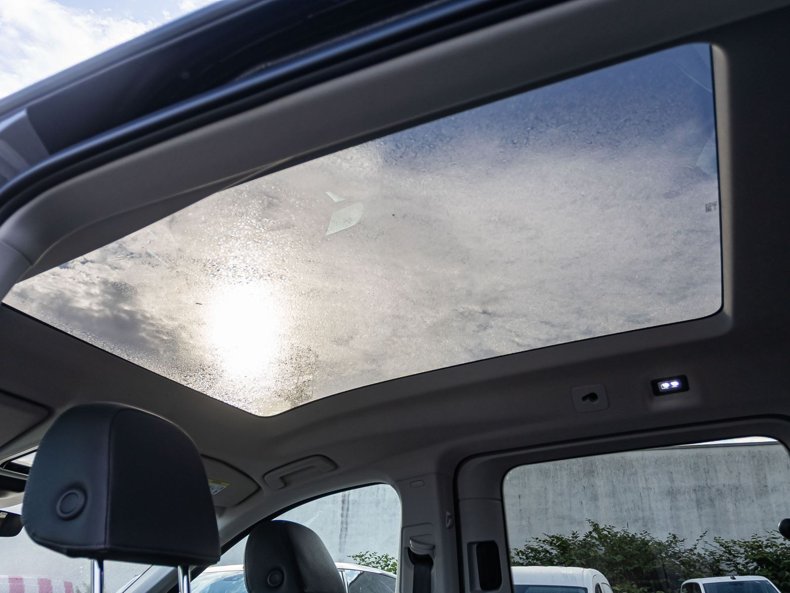 Volkswagen Caddy 2.0l TDI Life Maxi "Dark Label" 7-Sitzer