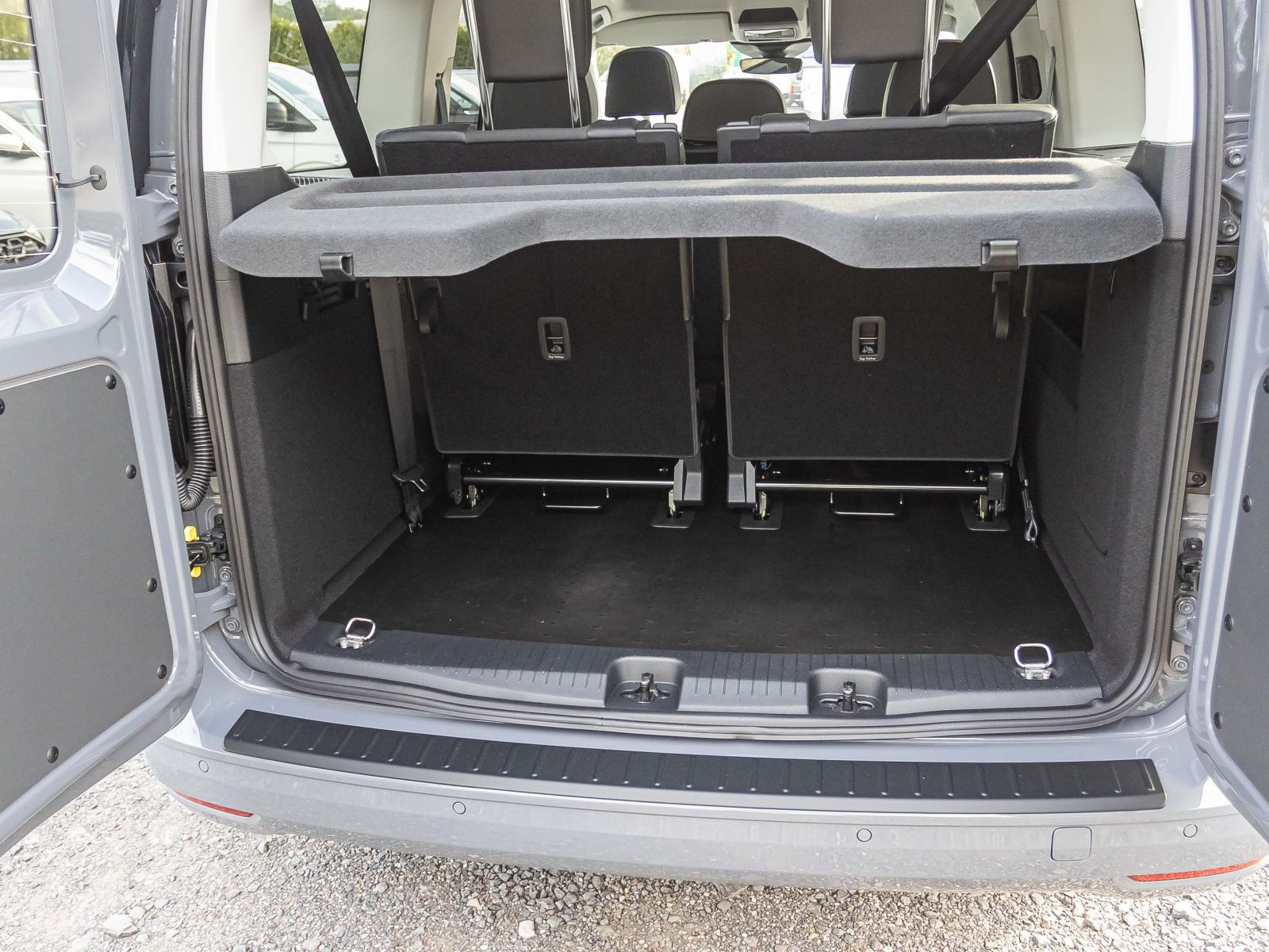 Volkswagen Caddy 2.0l TDI Life Maxi "Dark Label" 7-Sitzer