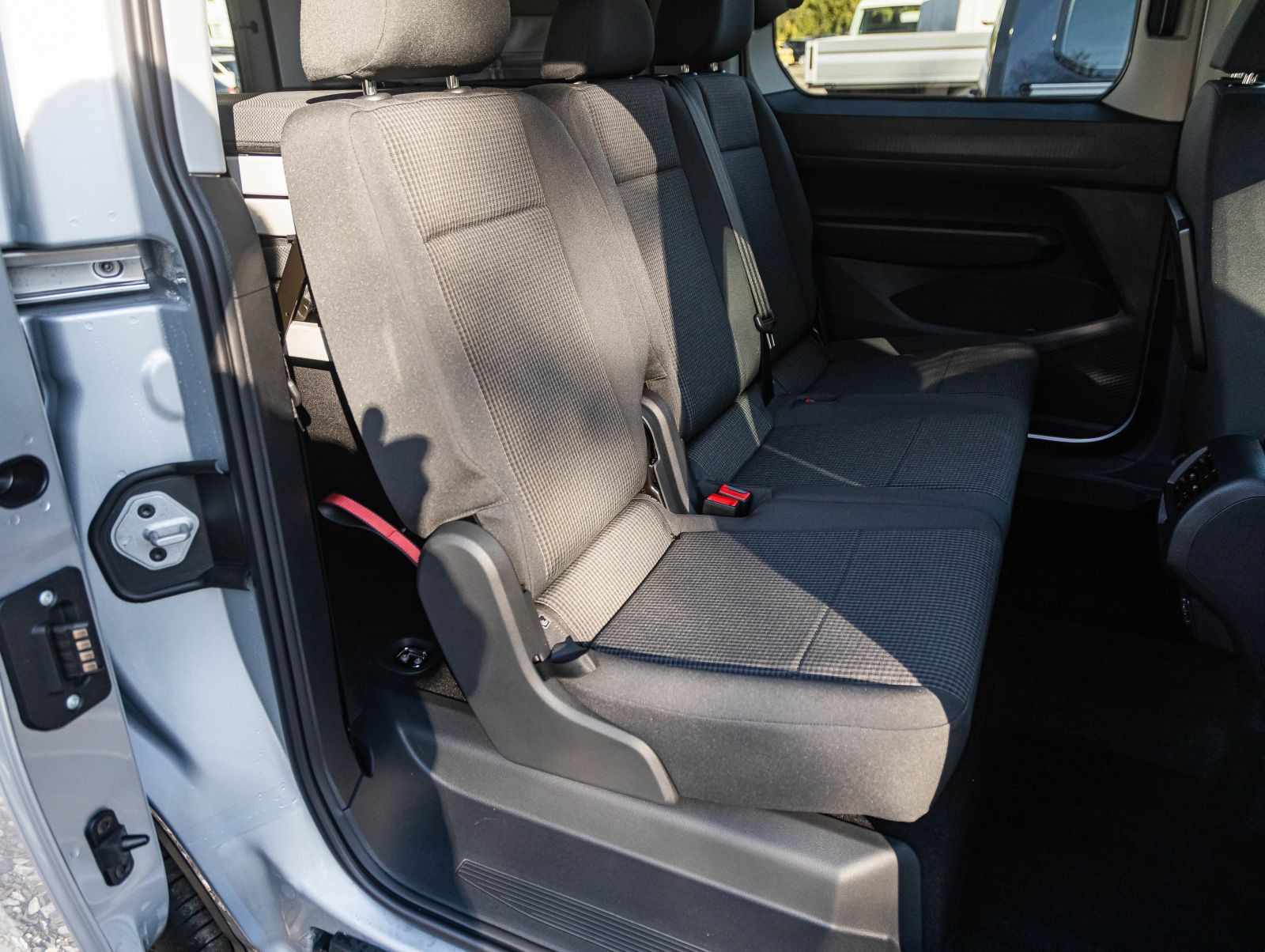 Volkswagen Caddy California 5-Sitzer 1,5 l TSI | NAVI | LED | Assistenzpaket