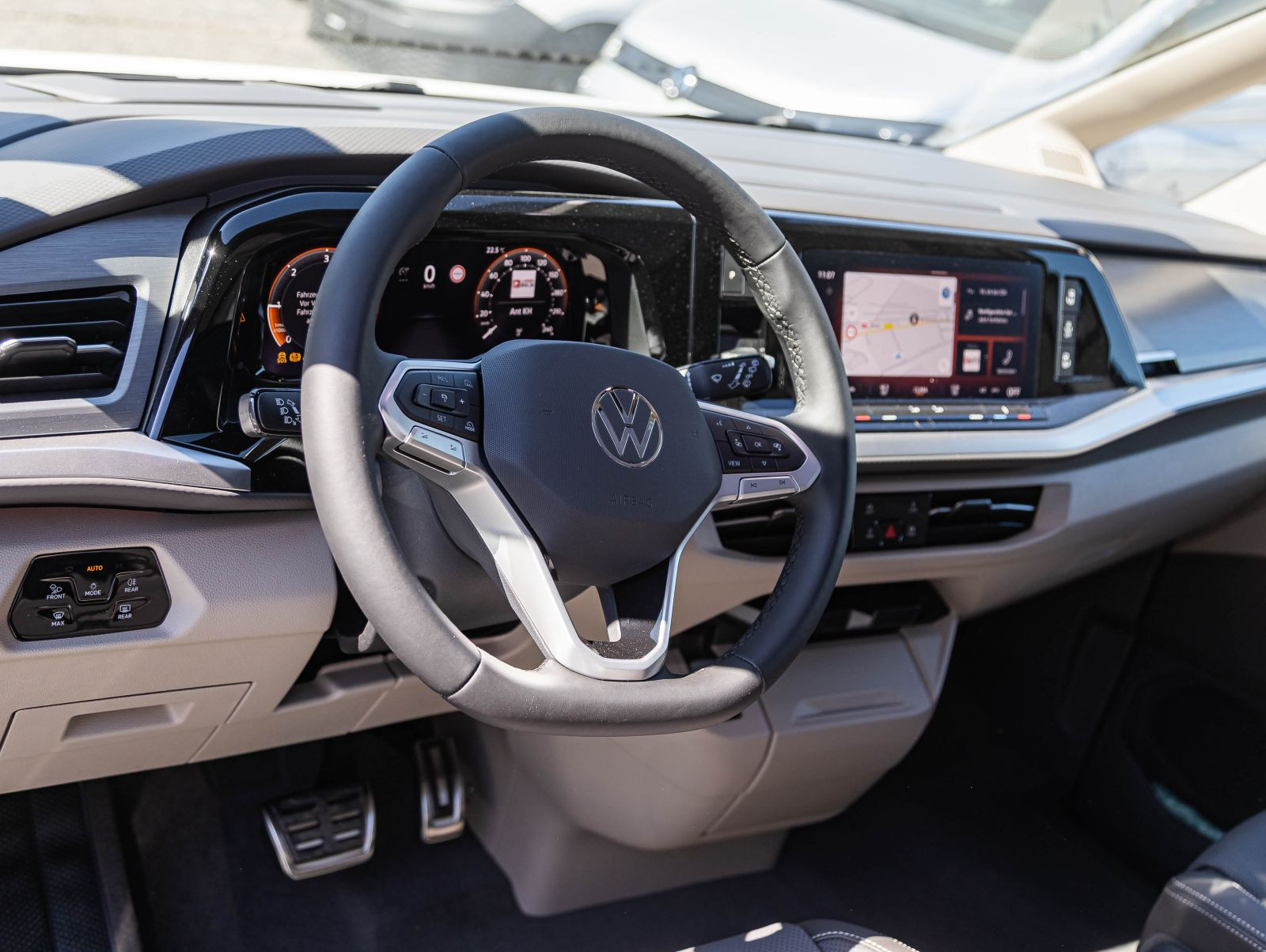 Volkswagen T7 Multivan 2.0TDI Style LR DSG Navi LED Standh Panorama HuD DCC ACC EPH AHK