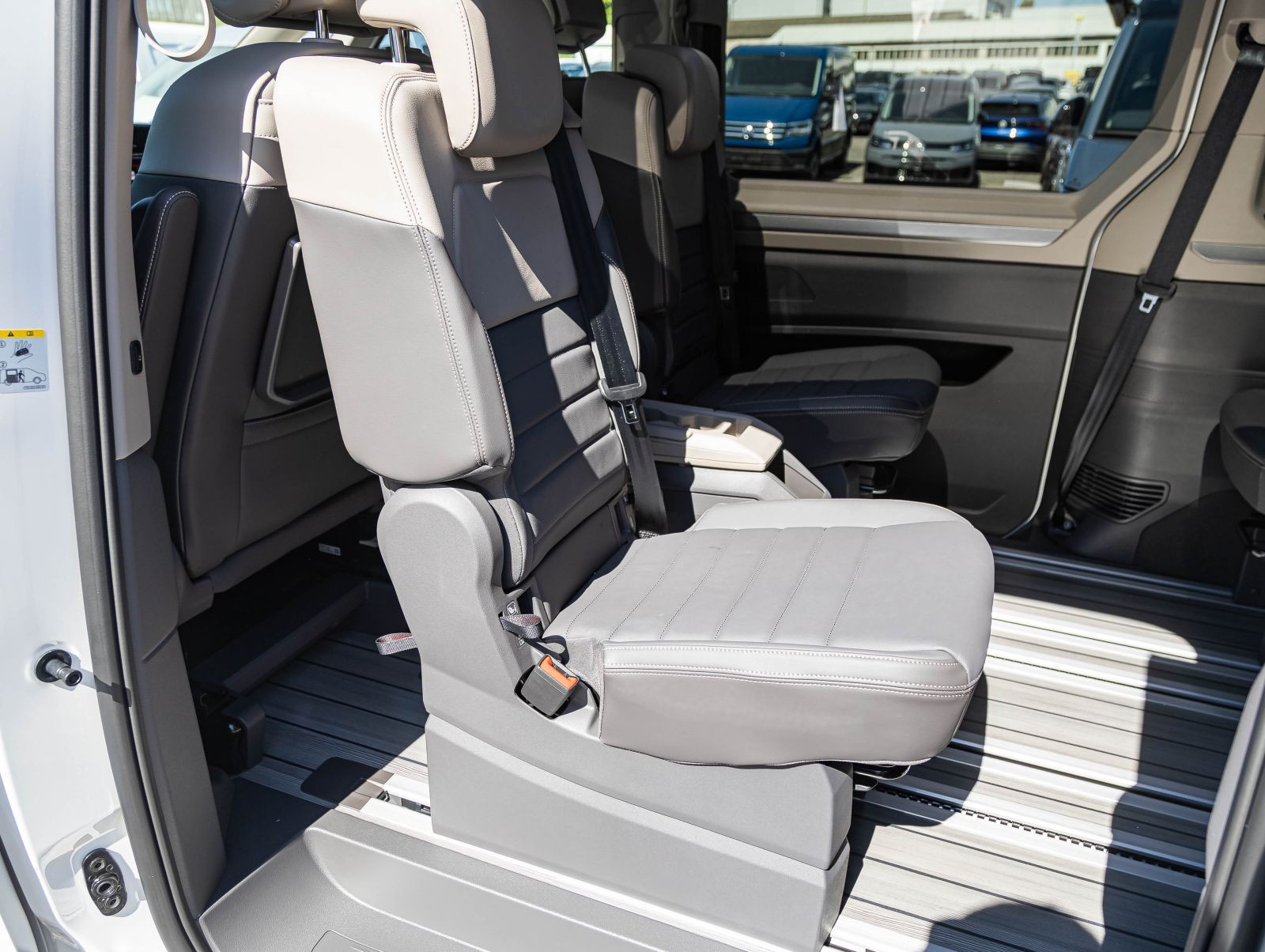 Volkswagen T7 Multivan 2.0TDI Style LR DSG Navi LED Standh Panorama HuD DCC ACC EPH AHK