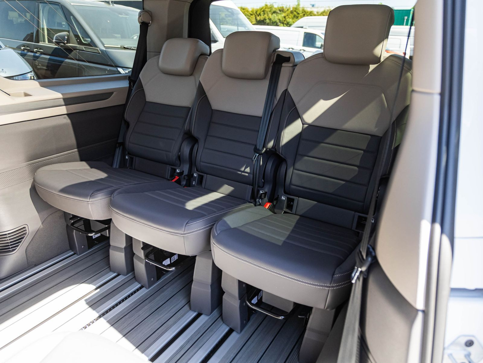 Volkswagen T7 Multivan 2.0TDI Style LR DSG Navi LED Standh Panorama HuD DCC ACC EPH AHK