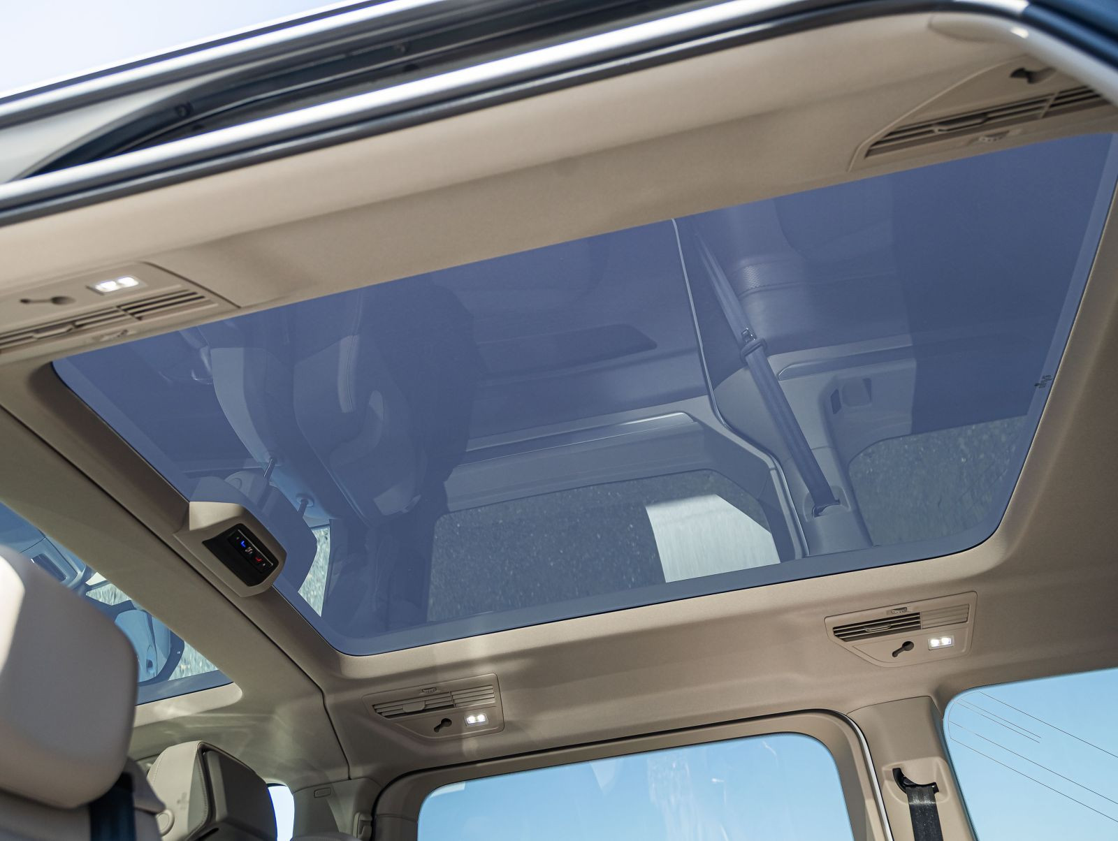 Volkswagen T7 Multivan 2.0TDI Style LR DSG Navi LED Standh Panorama HuD DCC ACC EPH AHK