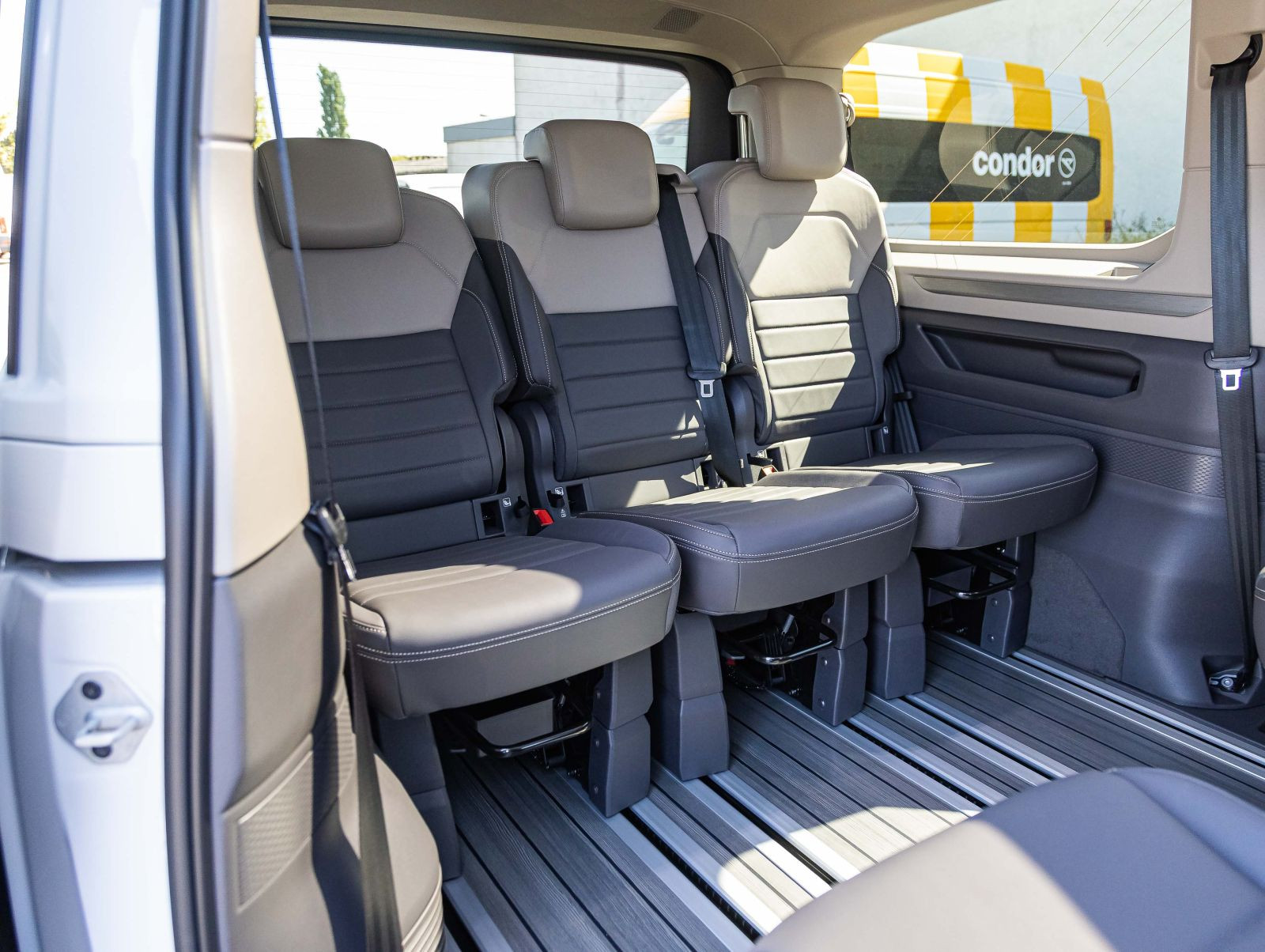 Volkswagen T7 Multivan 2.0TDI Style LR DSG Navi LED Standh Panorama HuD DCC ACC EPH AHK