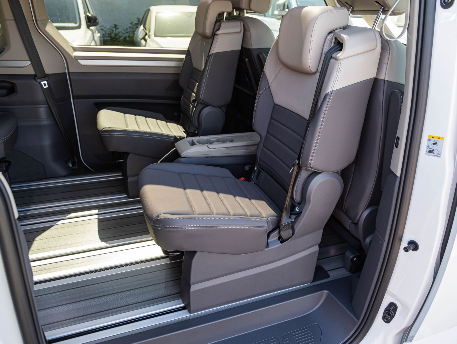 Volkswagen T7 Multivan 2.0TDI Style LR DSG Navi LED Standh Panorama HuD DCC ACC EPH AHK