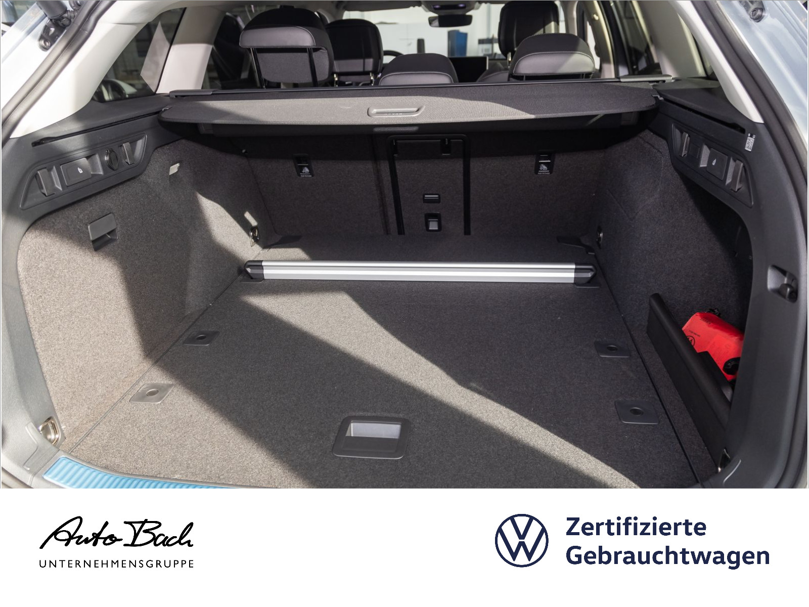 Volkswagen Passat Var. 2.0 TDI "Elegance" DSG Navi LED Digital Cockpit HuD ACC DCC EPH