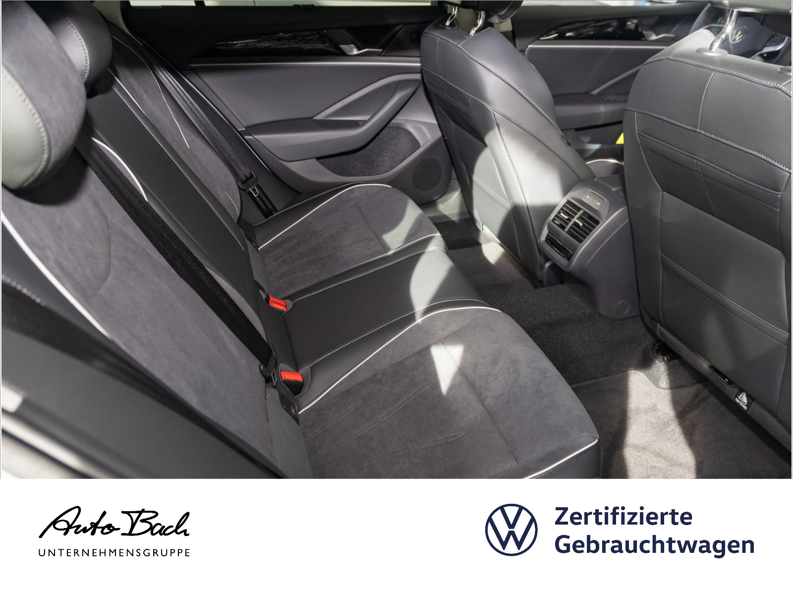 Volkswagen Passat Var. 2.0 TDI "Elegance" DSG Navi LED Digital Cockpit HuD ACC DCC EPH