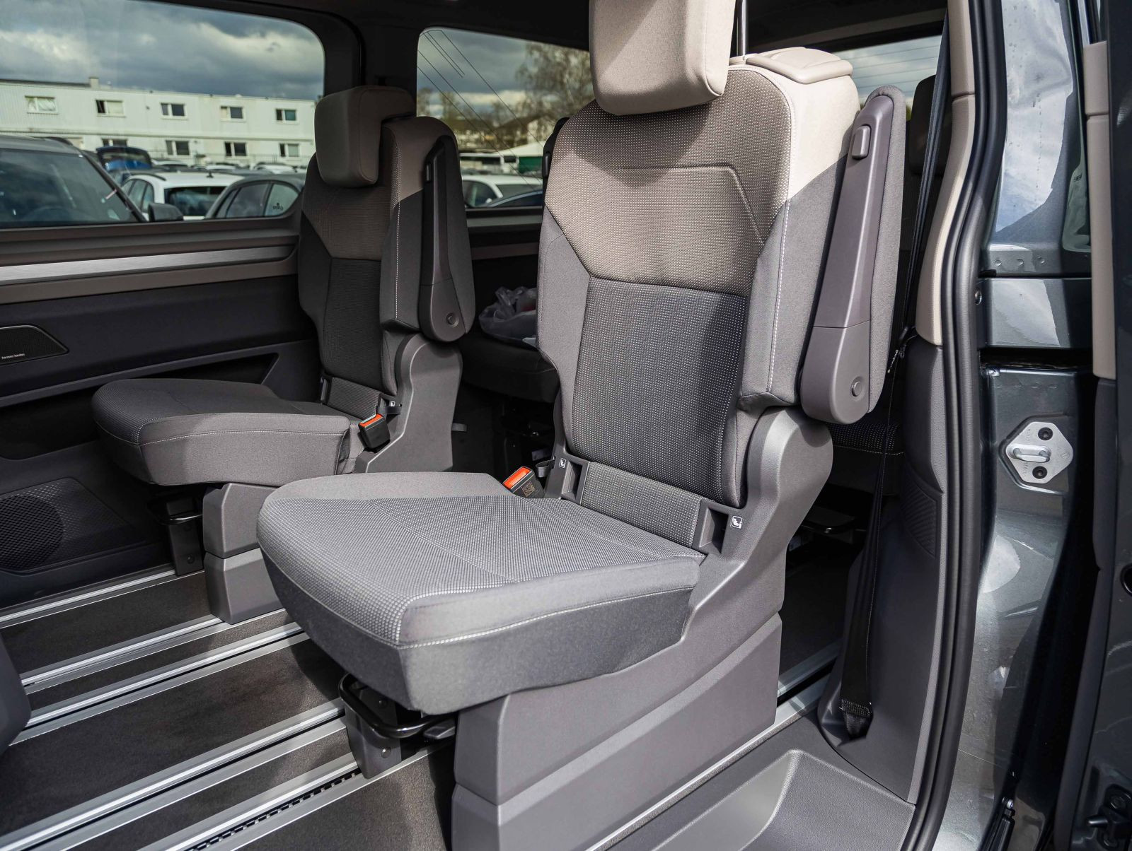 Volkswagen T7 Multivan Life 2.0 TSI Lang | AHK | Navi | IQ-Light