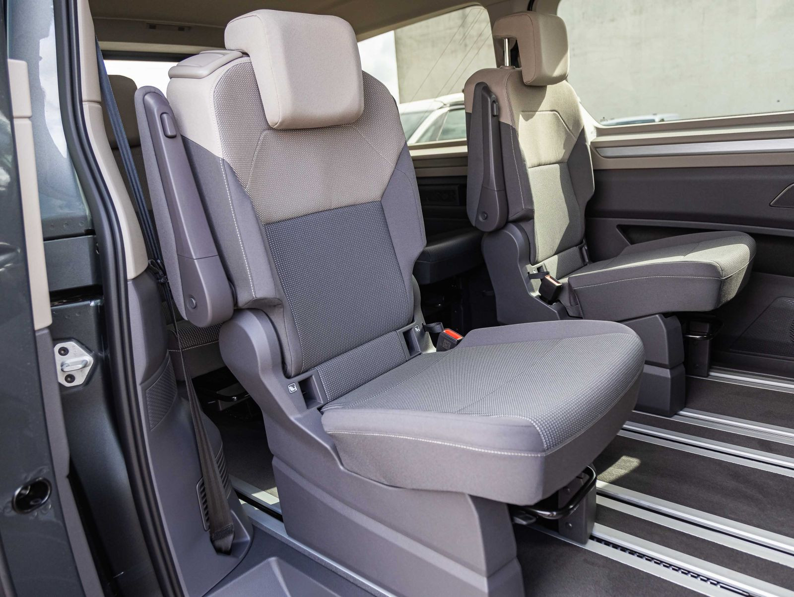 Volkswagen T7 Multivan Life 2.0 TSI Lang | AHK | Navi | IQ-Light