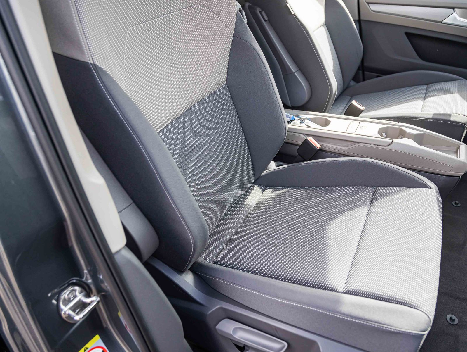 Volkswagen T7 Multivan Life 2.0 TSI Lang | AHK | Navi | IQ-Light