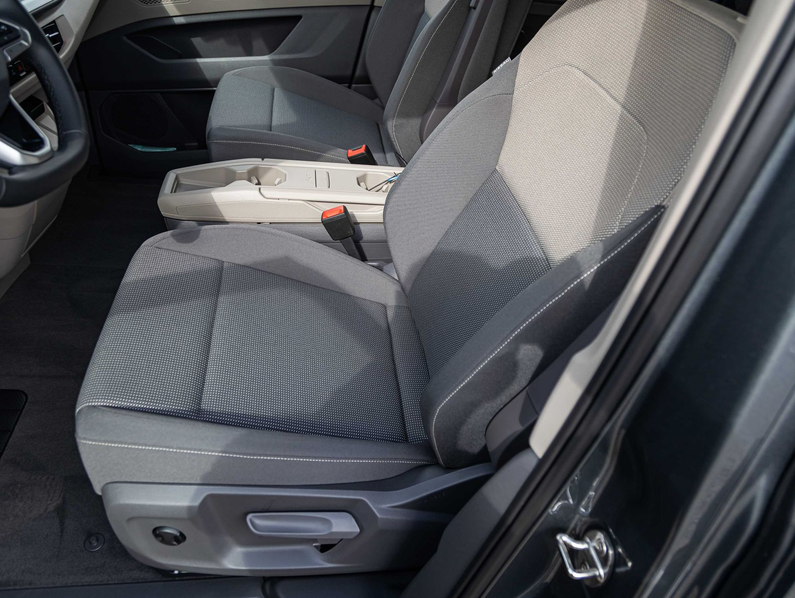 Volkswagen T7 Multivan Life 2.0 TSI Lang | AHK | Navi | IQ-Light