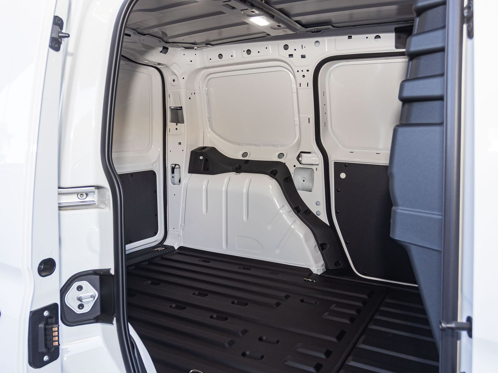 Volkswagen Caddy Cargo 2,0 l TDI 4MOTION | LED | Klima | Vor. AHK