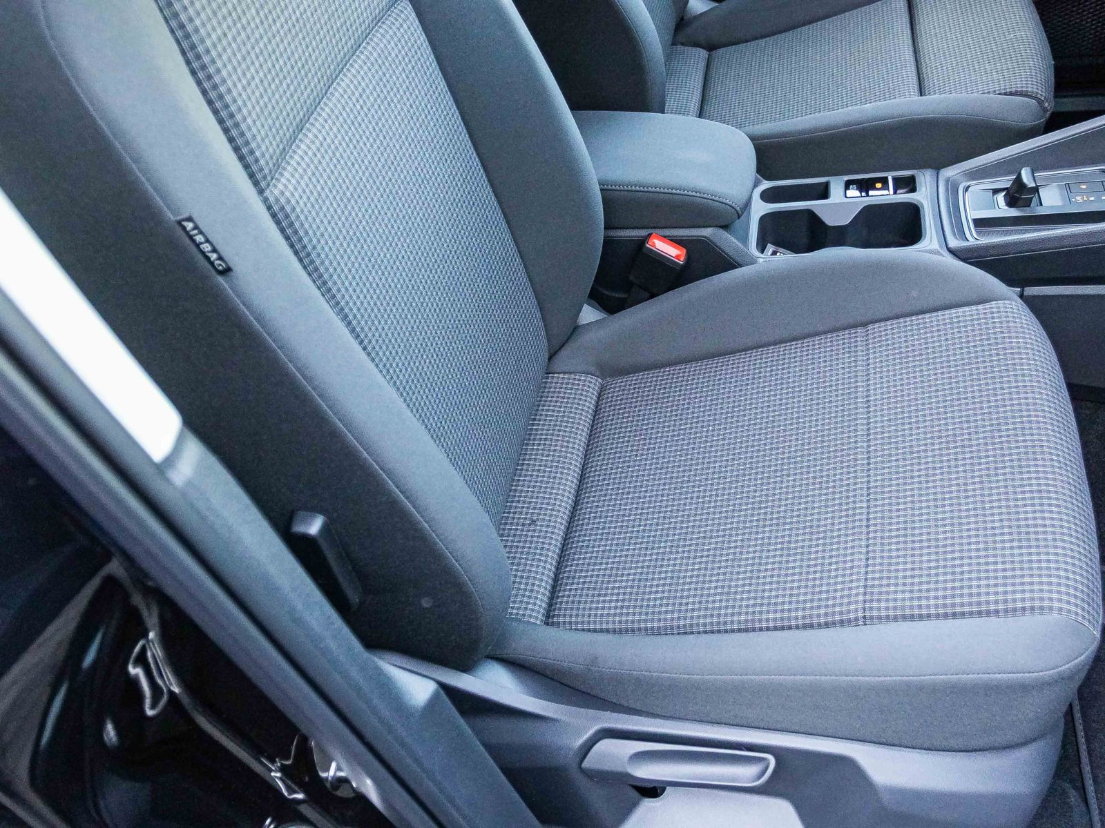 Volkswagen Caddy 5-Sitzer 2,0 l TDI | NAVI | ACC | LED