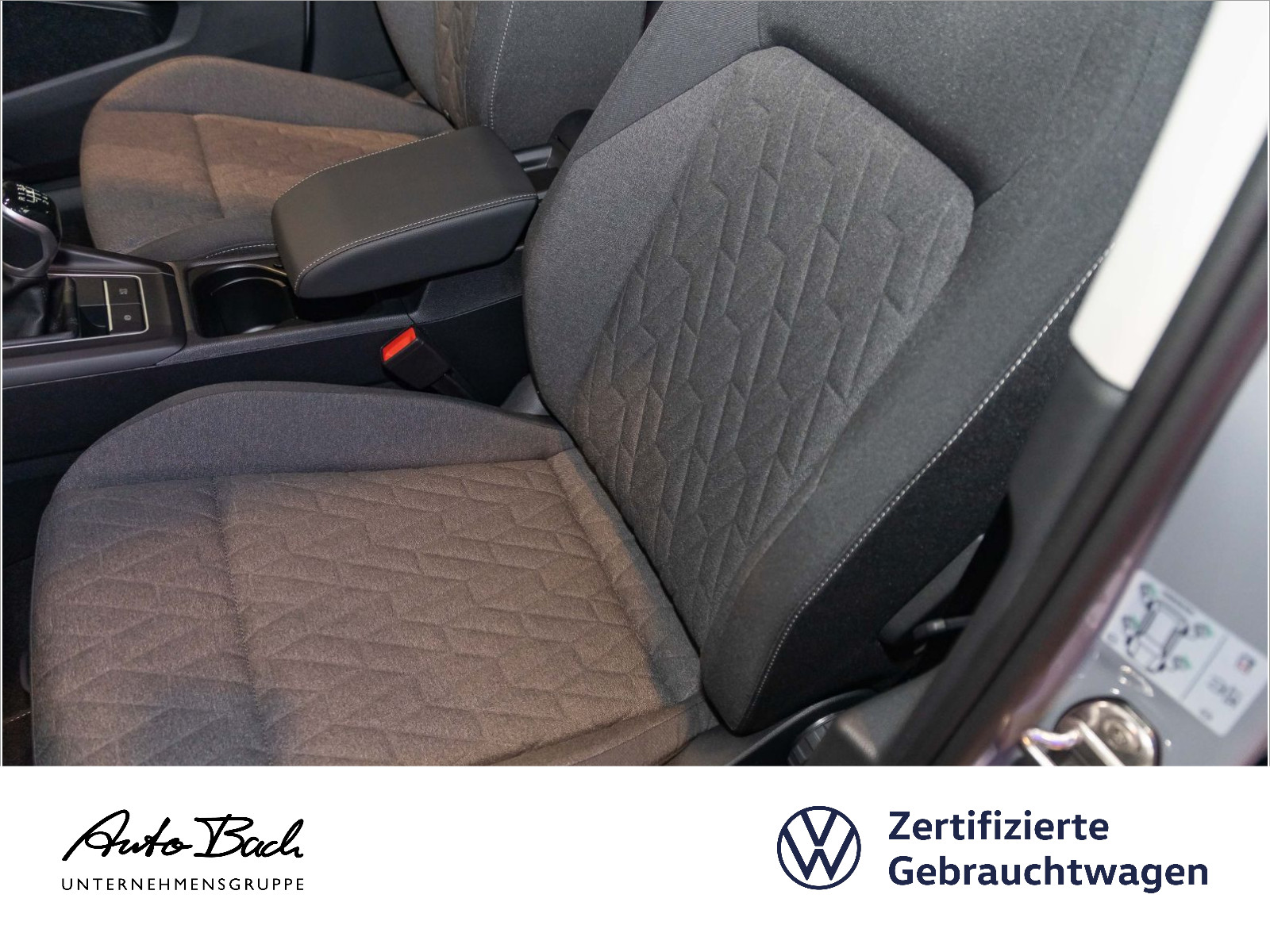 Volkswagen Golf VIII 1.5 TSI "Life" LED Digital Cockpit Panorama ACC EPH DAB