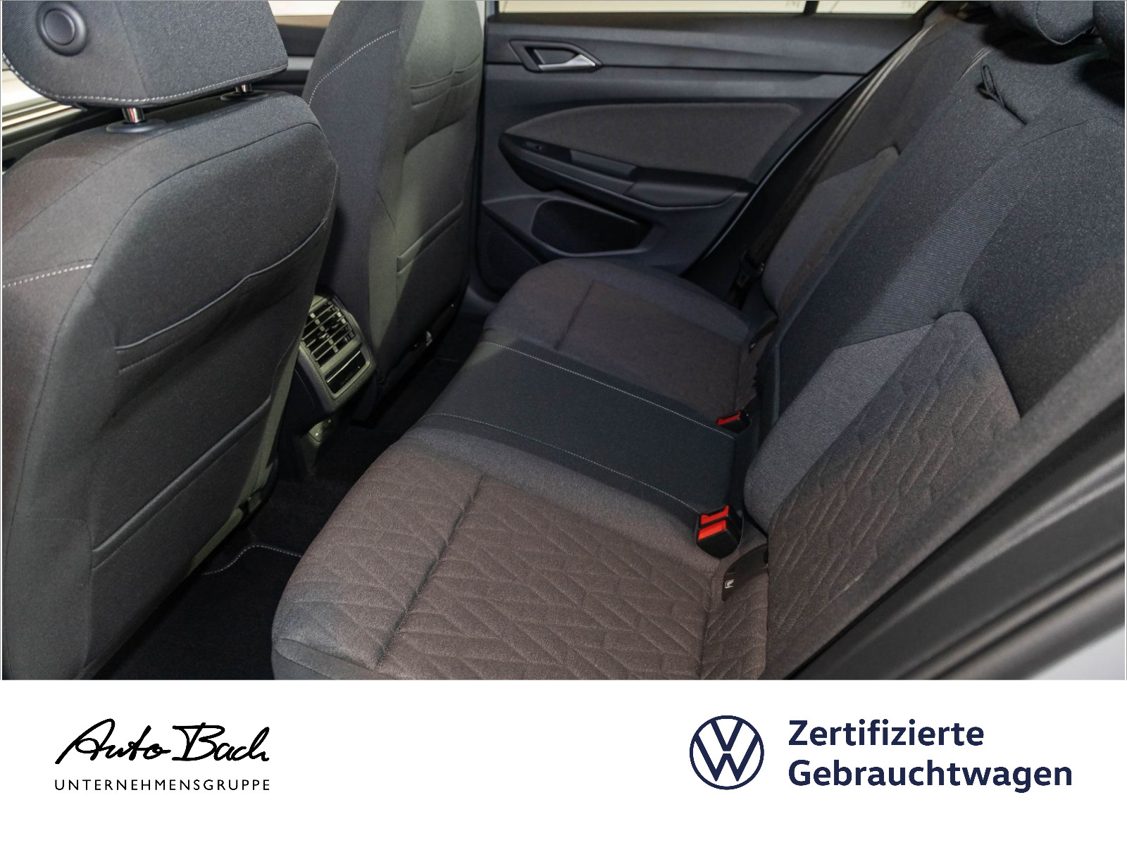 Volkswagen Golf VIII 1.5 TSI "Life" LED Digital Cockpit Panorama ACC EPH DAB