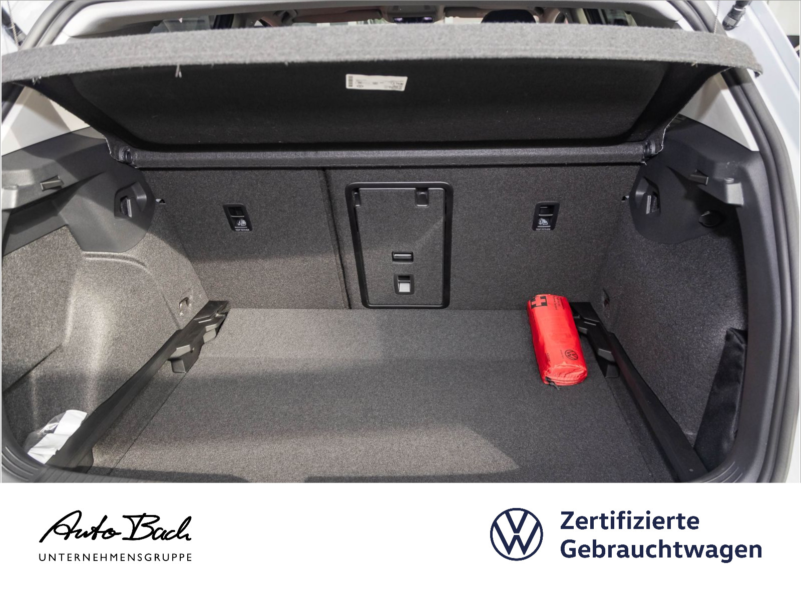 Volkswagen Golf VIII 1.5 TSI "Life" LED Digital Cockpit Panorama ACC EPH DAB