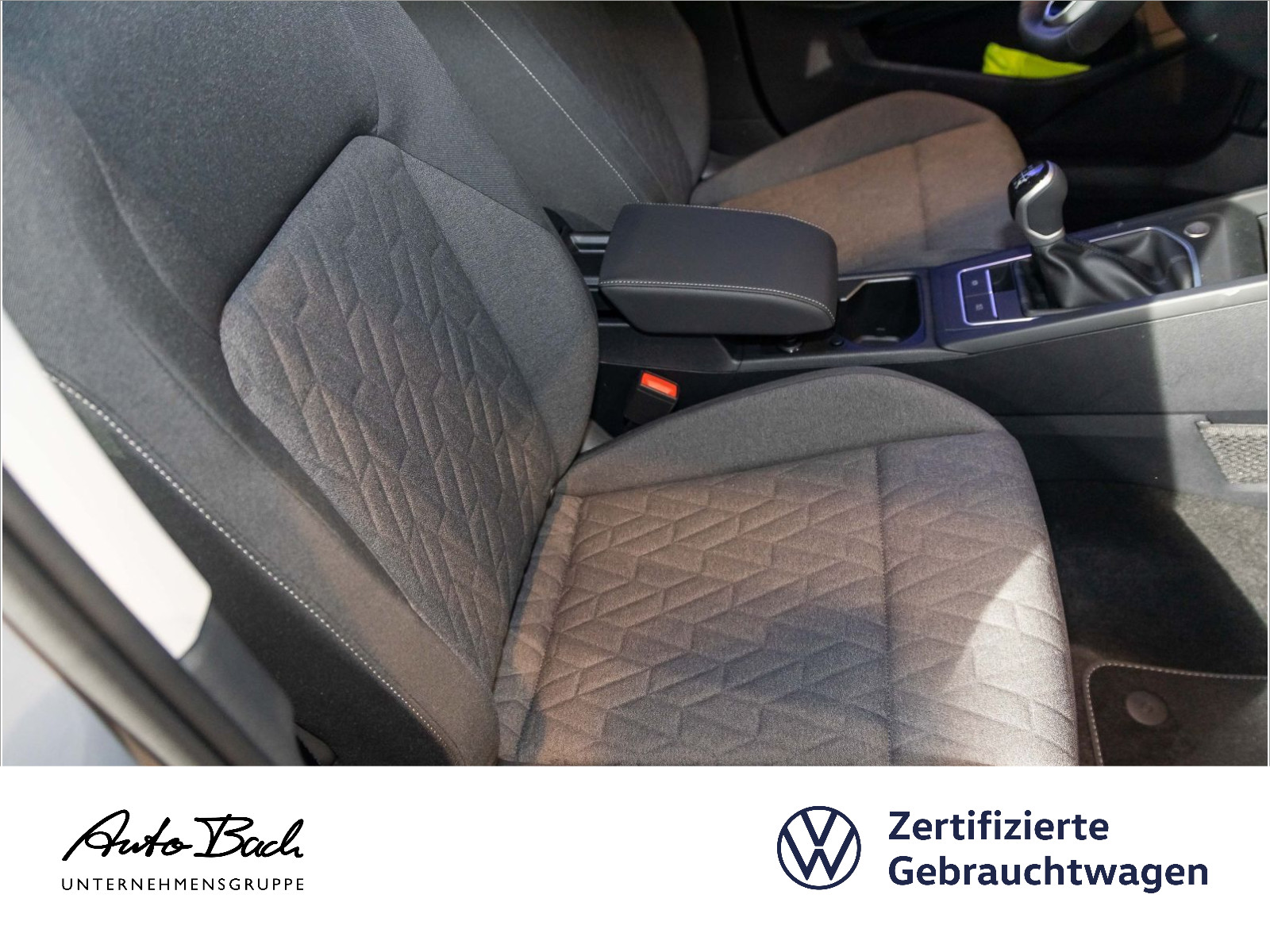 Volkswagen Golf VIII 1.5 TSI "Life" LED Digital Cockpit Panorama ACC EPH DAB