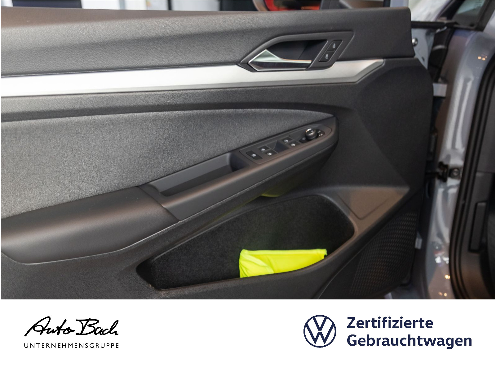 Volkswagen Golf VIII 1.5 TSI "Life" LED Digital Cockpit Panorama ACC EPH DAB