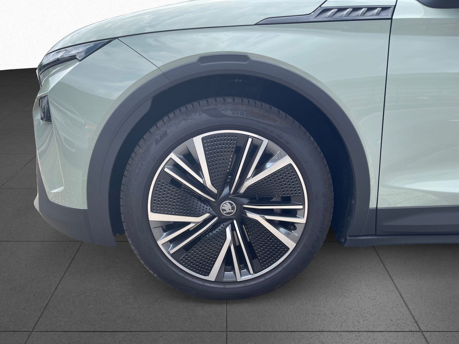 Skoda Elroq 85 Navi LED Standhzg Standklima HuD AHK