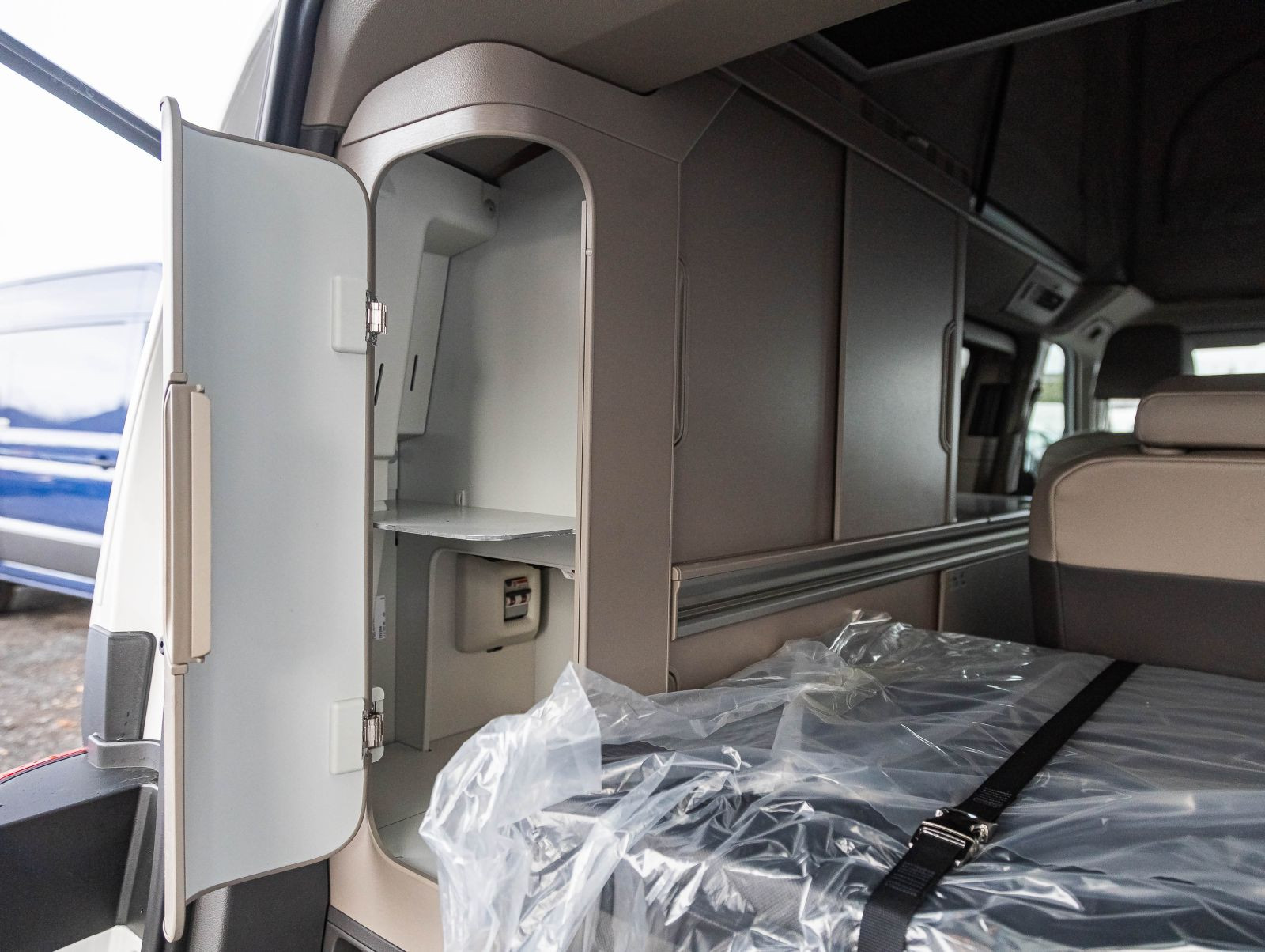 Volkswagen California Coast | AHK  anklappbar | Navi
