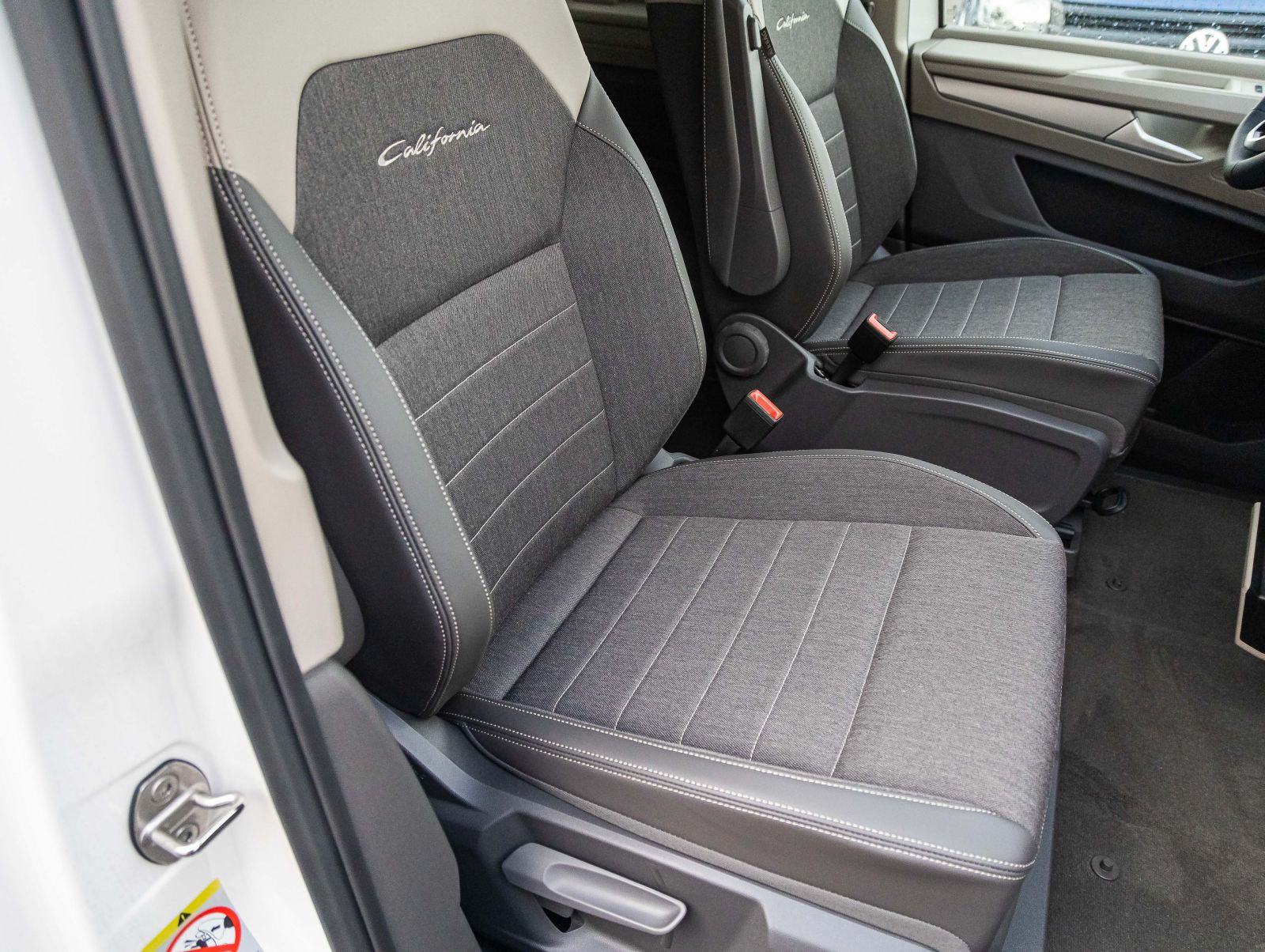 Volkswagen California Coast | AHK  anklappbar | Navi
