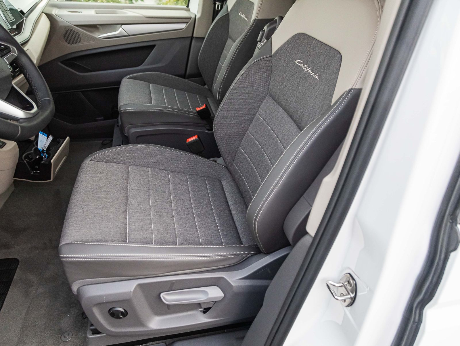 Volkswagen California Coast | AHK  anklappbar | Navi