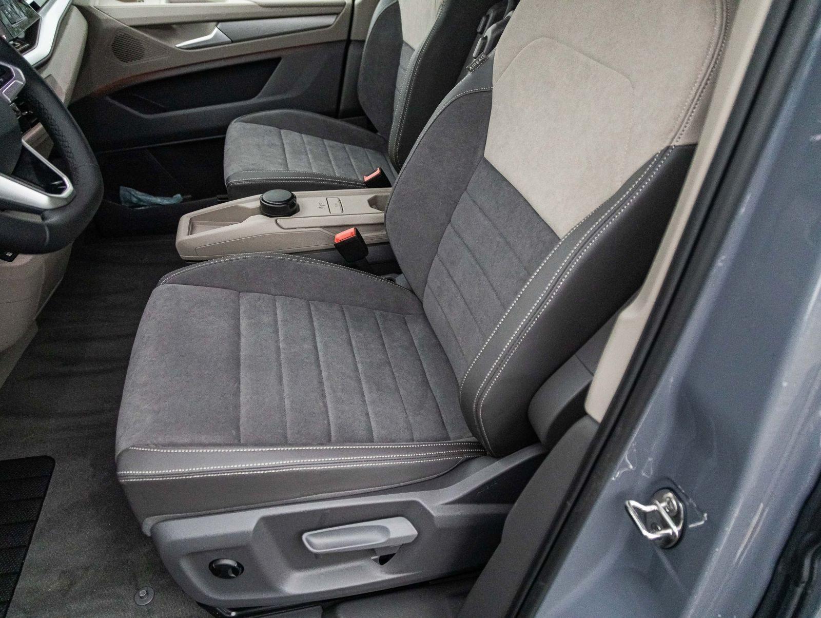 Volkswagen T7 Multivan Life 2.0 TDI Lang | Digi-Cocpit Pro