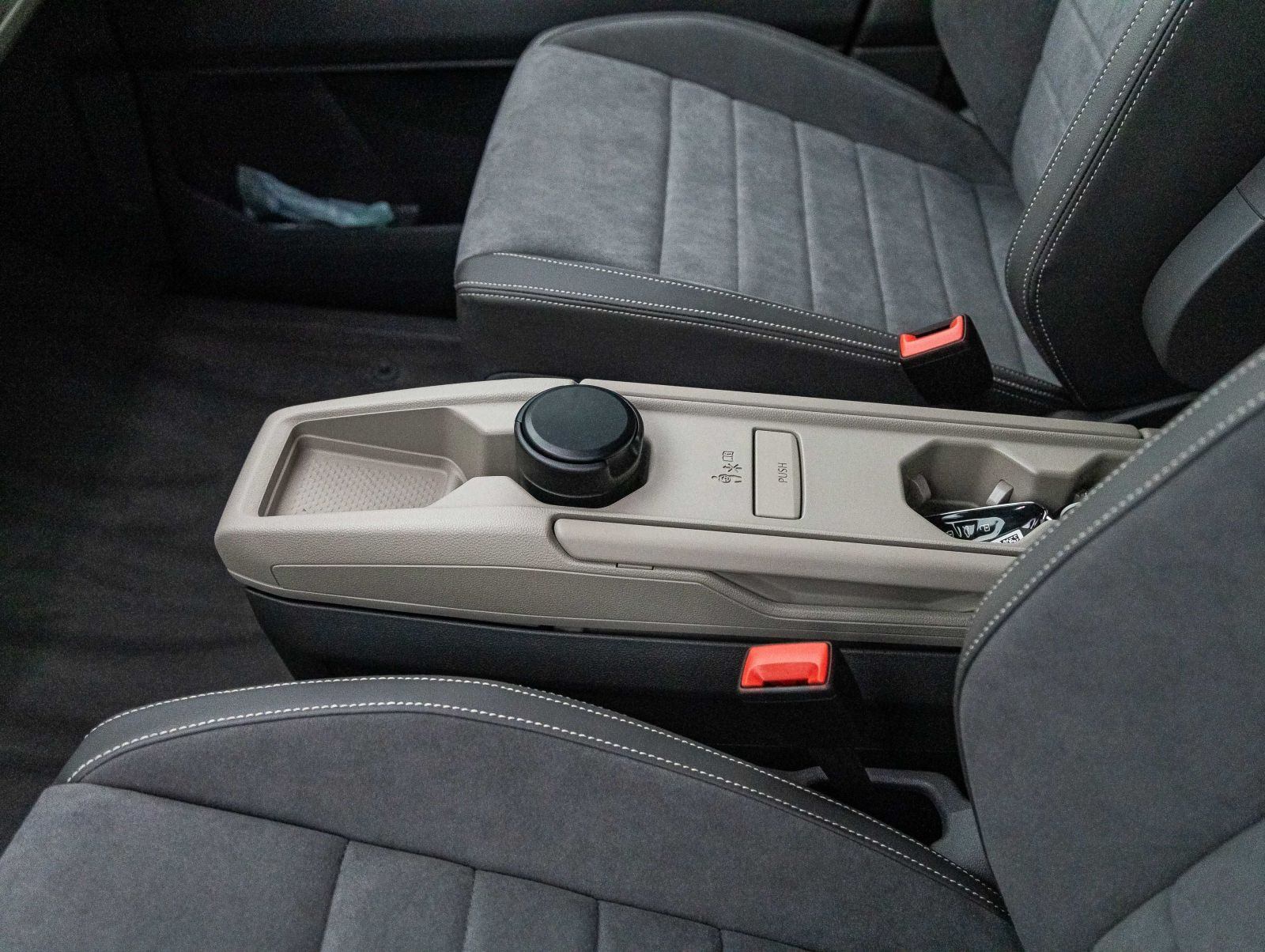 Volkswagen T7 Multivan Life 2.0 TDI Lang | Digi-Cocpit Pro