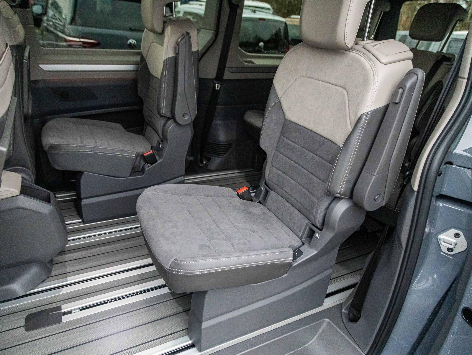 Volkswagen T7 Multivan Life 2.0 TDI Lang | Digi-Cocpit Pro