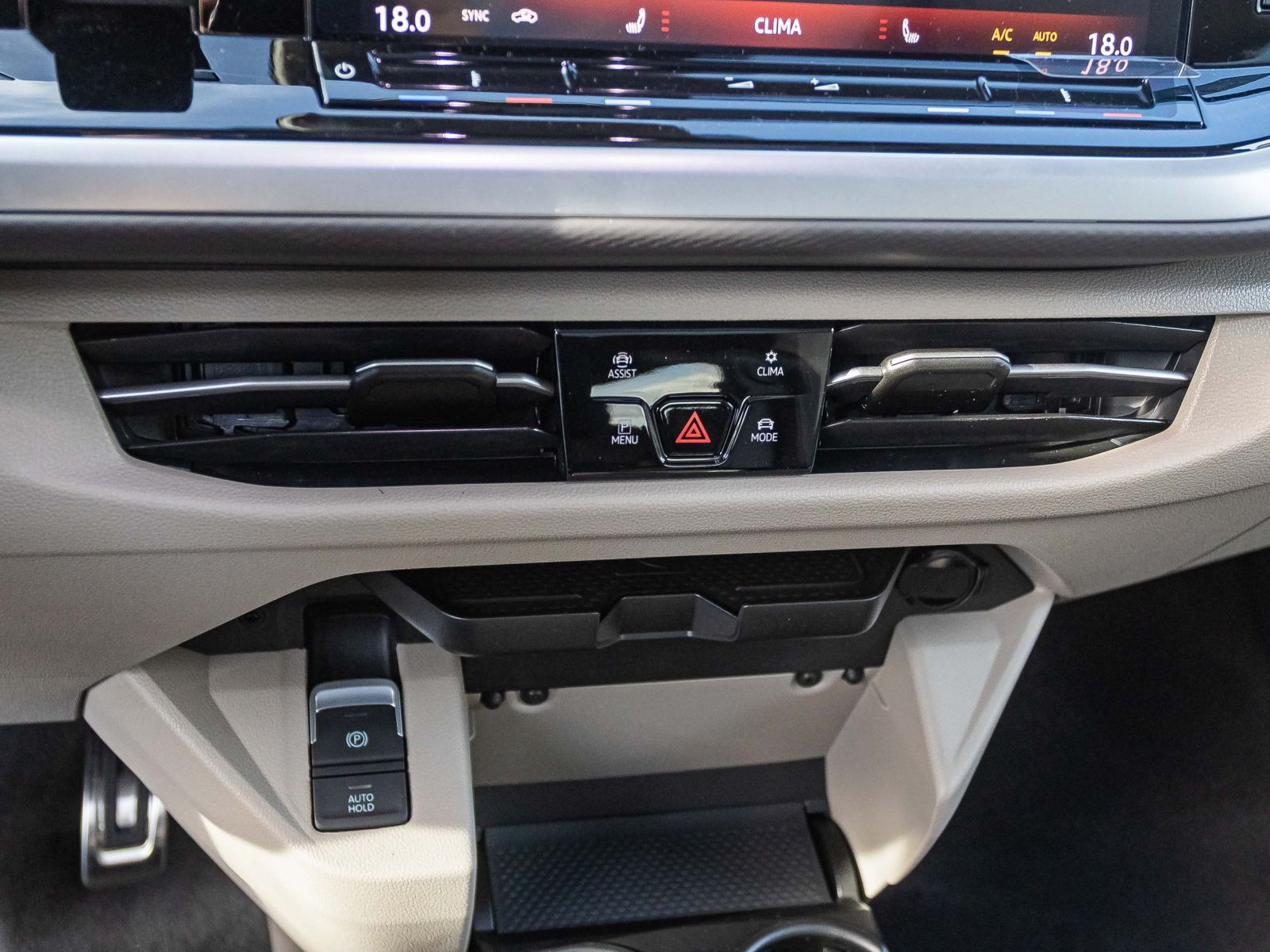 Volkswagen T7 Multivan "GOAL" kurz | Navi | AHK | Vis-aVis