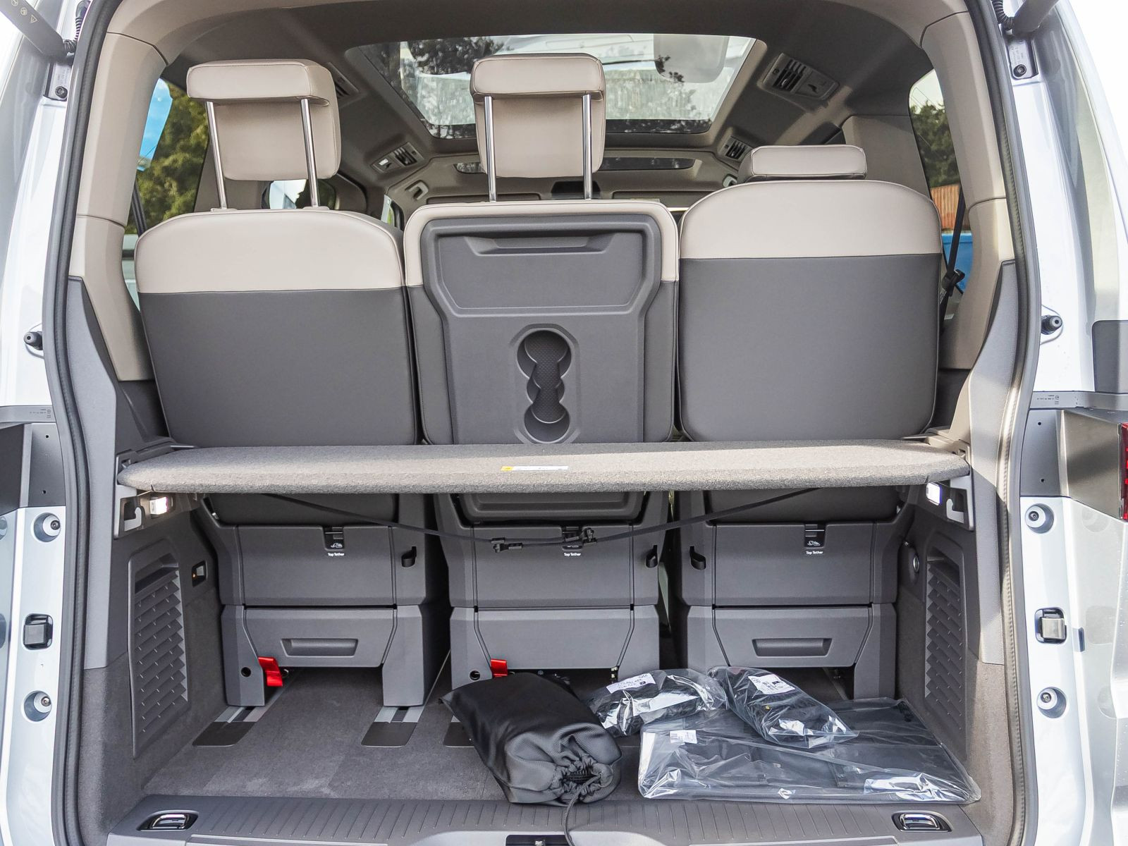 Volkswagen T7 Multivan "GOAL" kurz | Navi | AHK | Vis-aVis