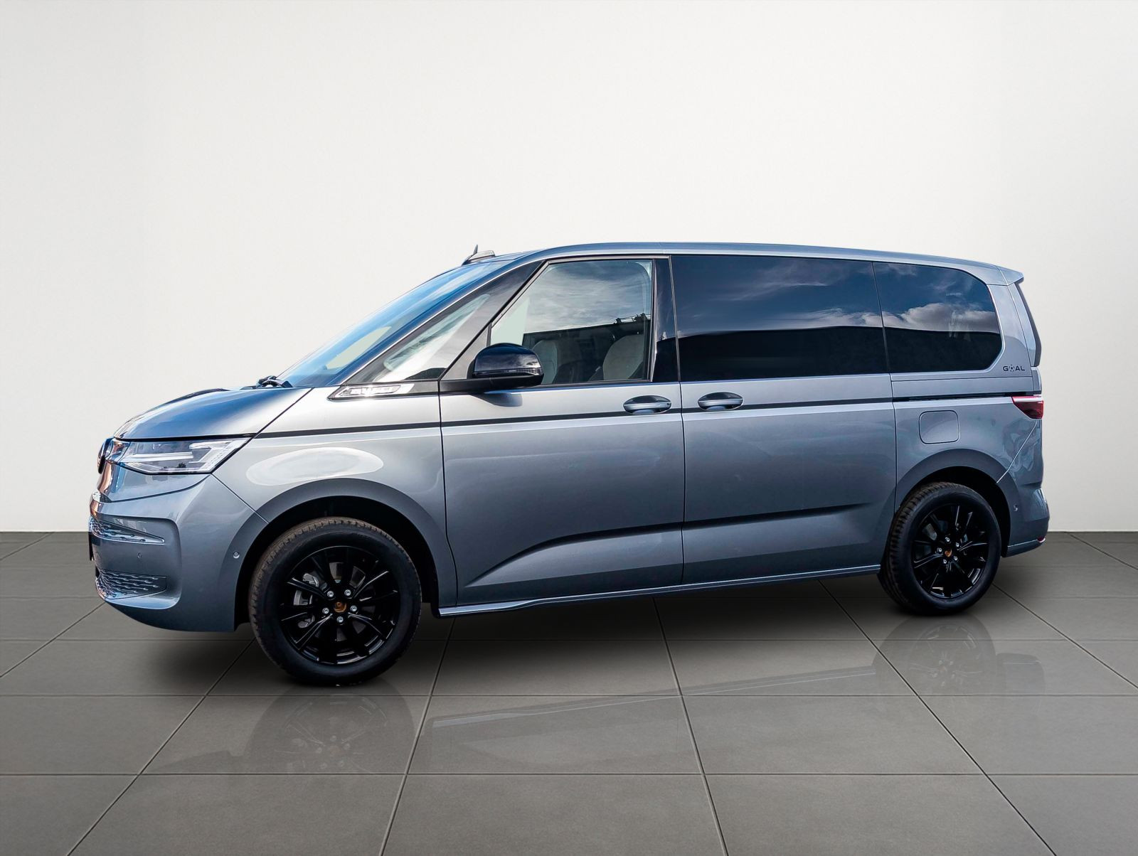 Volkswagen T7 Multivan "GOAL" kurz | Navi | AHK | Vis-aVis