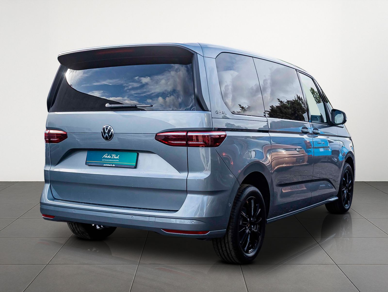 Volkswagen T7 Multivan "GOAL" kurz | Navi | AHK | Vis-aVis