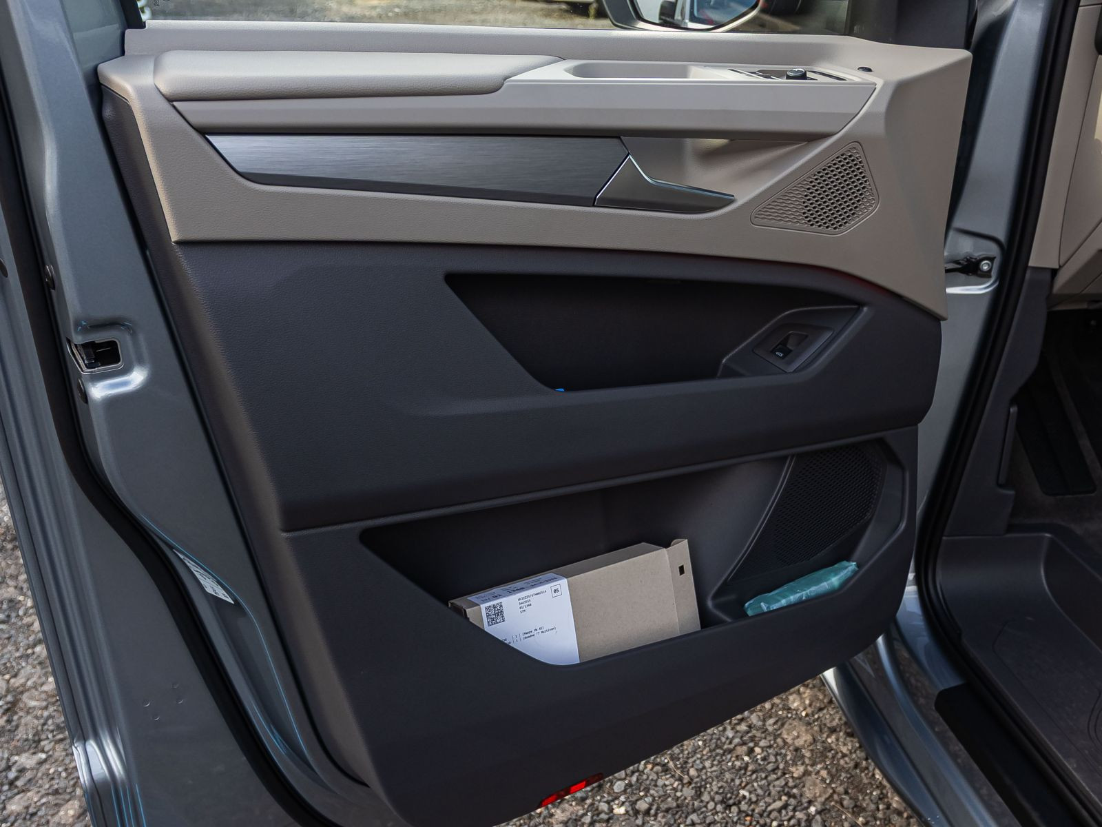 Volkswagen T7 Multivan "GOAL" kurz | Navi | AHK | Vis-aVis