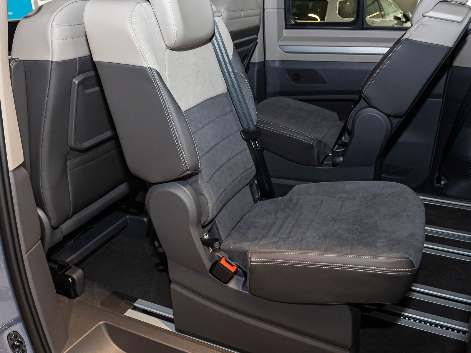 Volkswagen T7 Multivan Life "Edition" kurz | Vis-a-Vis | Assistenzpaket