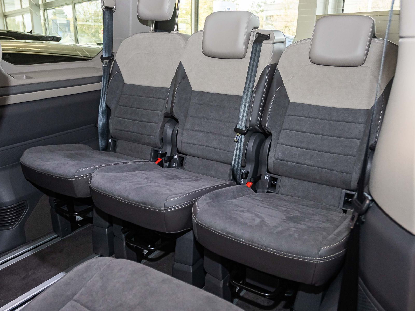 Volkswagen T7 Multivan Life "Edition" kurz | Vis-a-Vis | Assistenzpaket