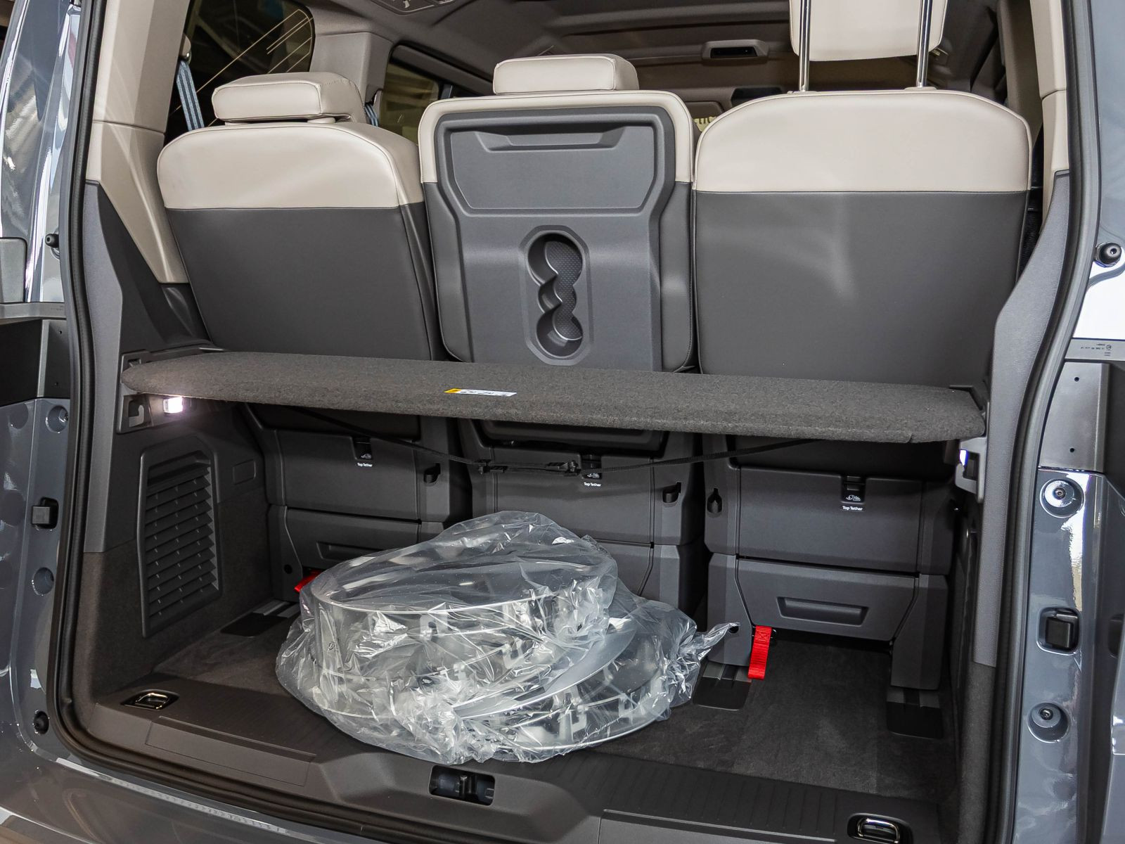 Volkswagen T7 Multivan Life "Edition" kurz | Vis-a-Vis | Assistenzpaket