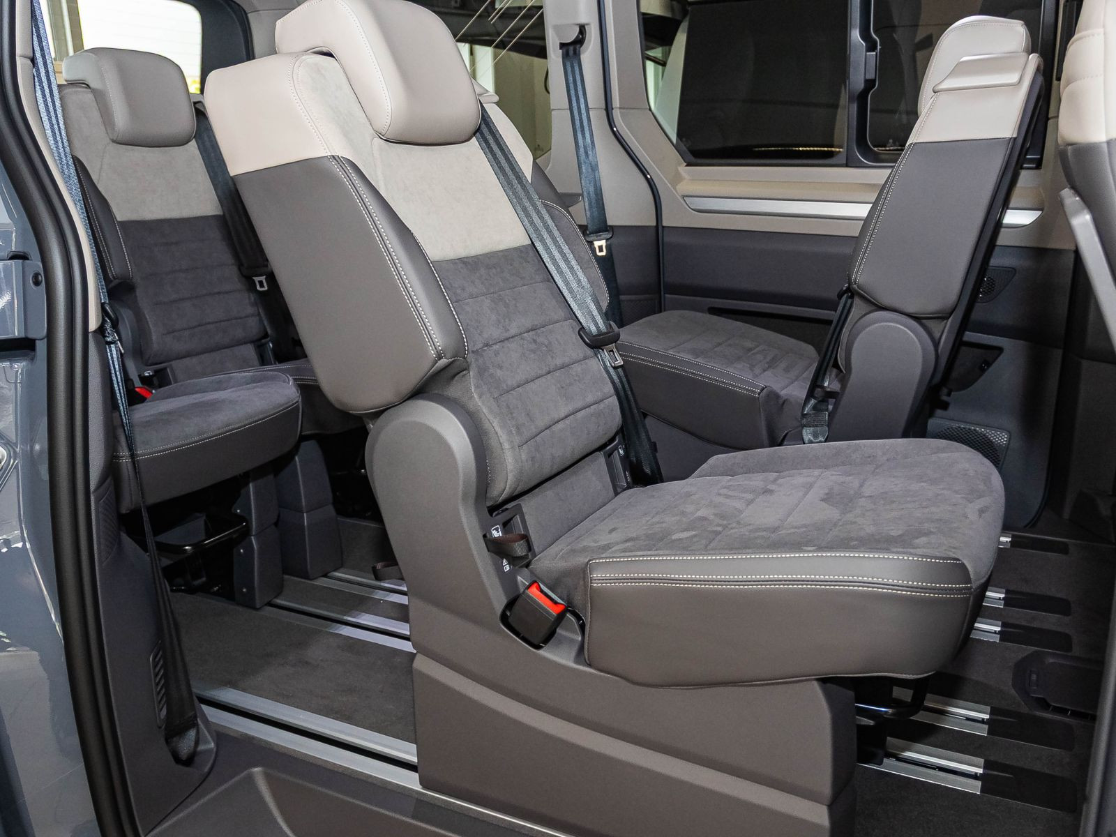 Volkswagen T7 Multivan Life "Edition" kurz | Vis-a-Vis | Assistenzpaket