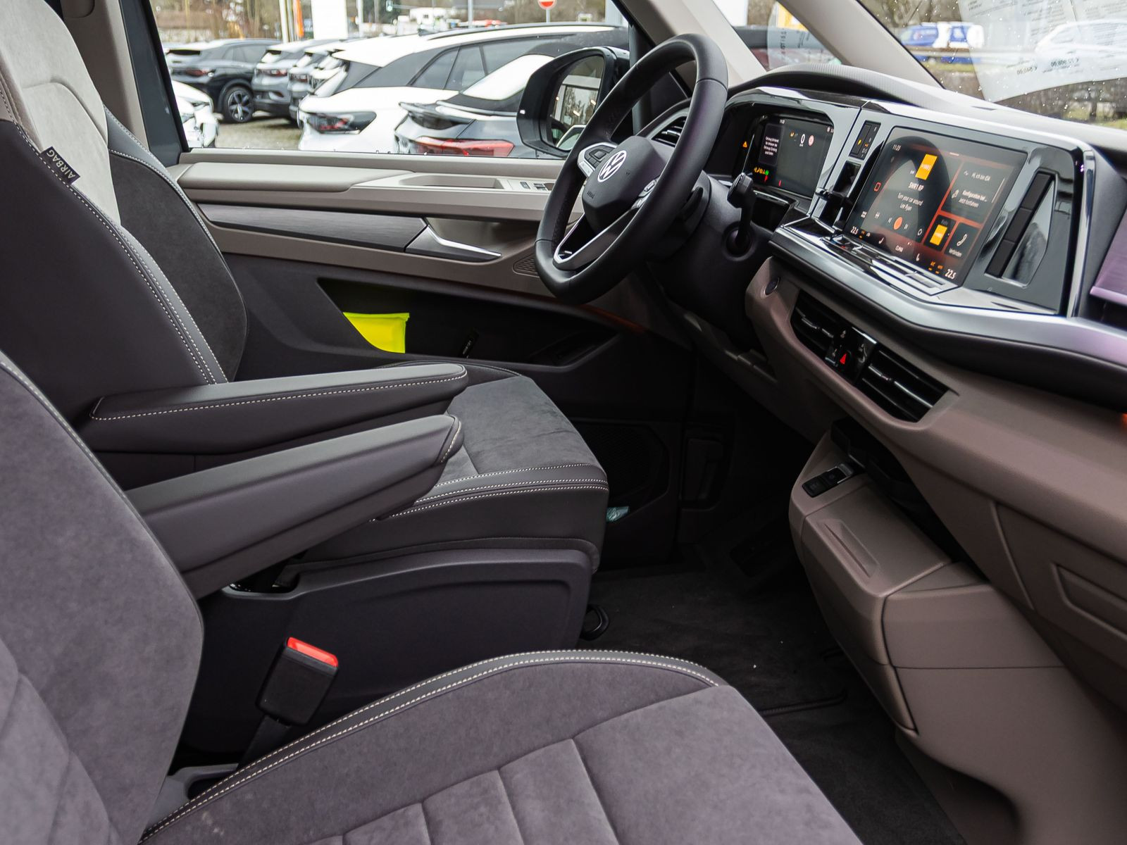 Volkswagen T7 Multivan Life "Edition" kurz | Vis-a-Vis | Assistenzpaket