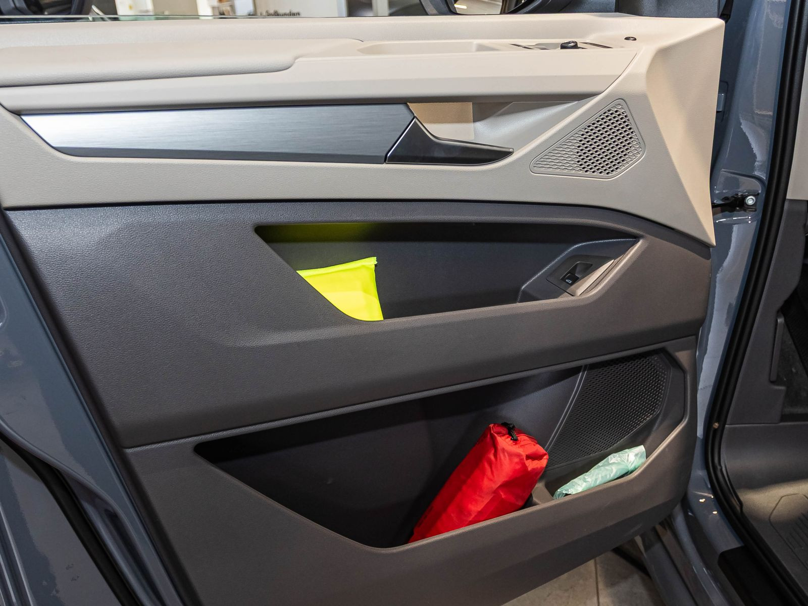 Volkswagen T7 Multivan Life "Edition" kurz | Vis-a-Vis | Assistenzpaket