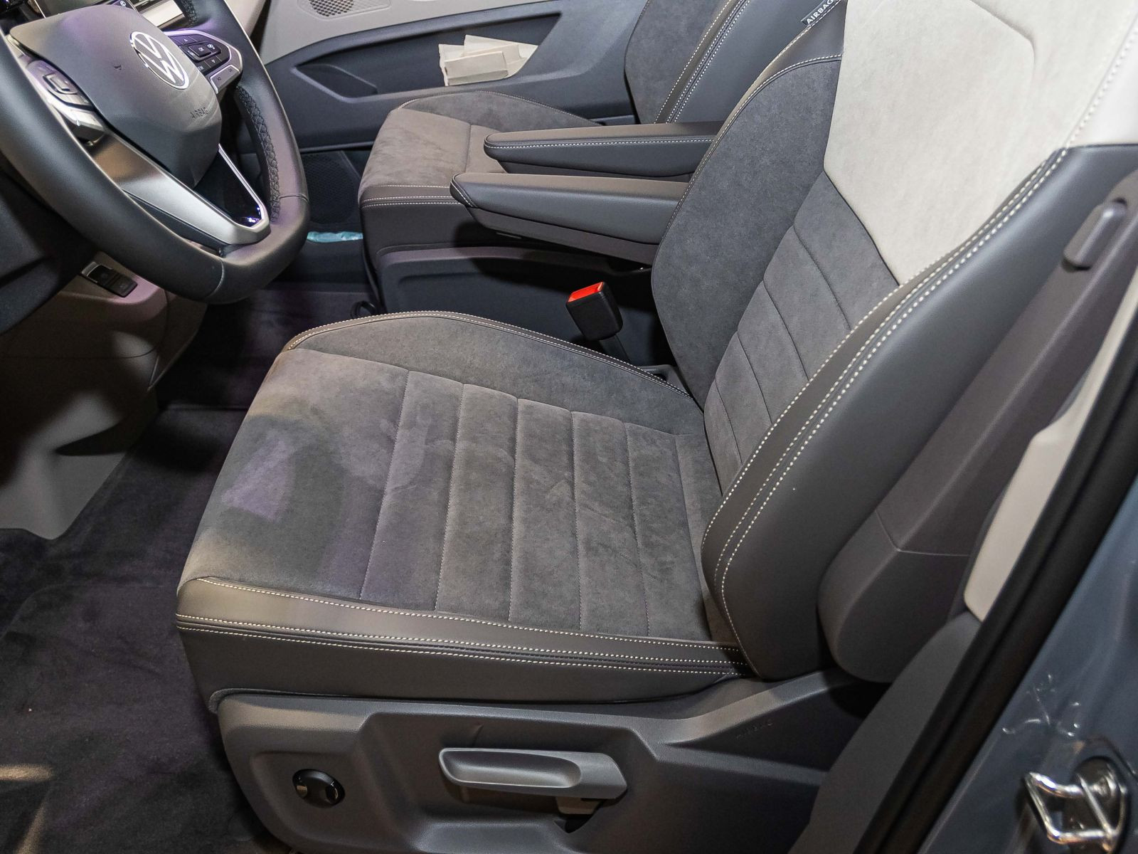 Volkswagen T7 Multivan Life "Edition" kurz | Vis-a-Vis | Assistenzpaket