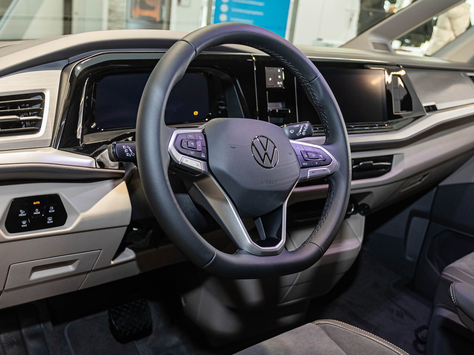 Volkswagen T7 Multivan Life "Edition" kurz | Vis-a-Vis | Assistenzpaket